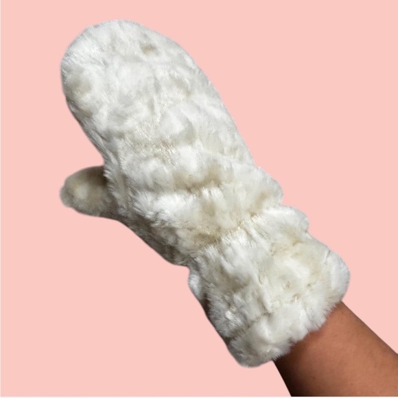 Winter Bundle: Cream Gloves, Scarf, & Hat - Picture 2 of 7